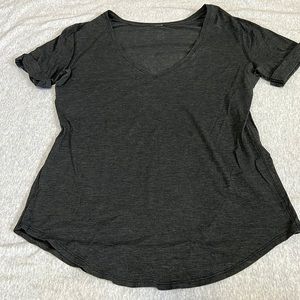 Lululemon size 6 tee